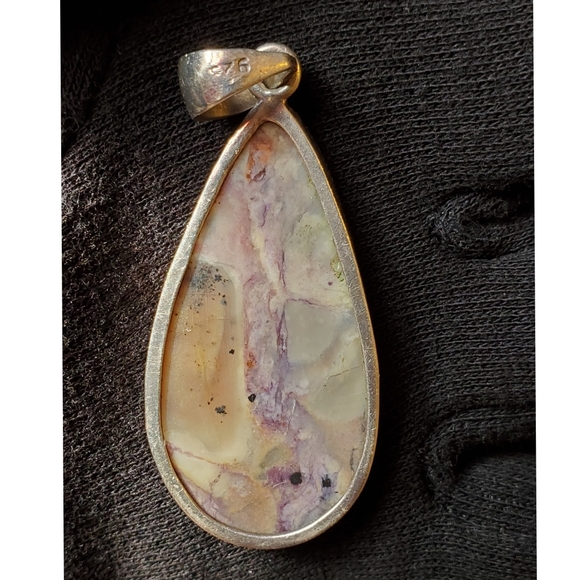 Tiffany Stone Pendent - Picture 2 of 3
